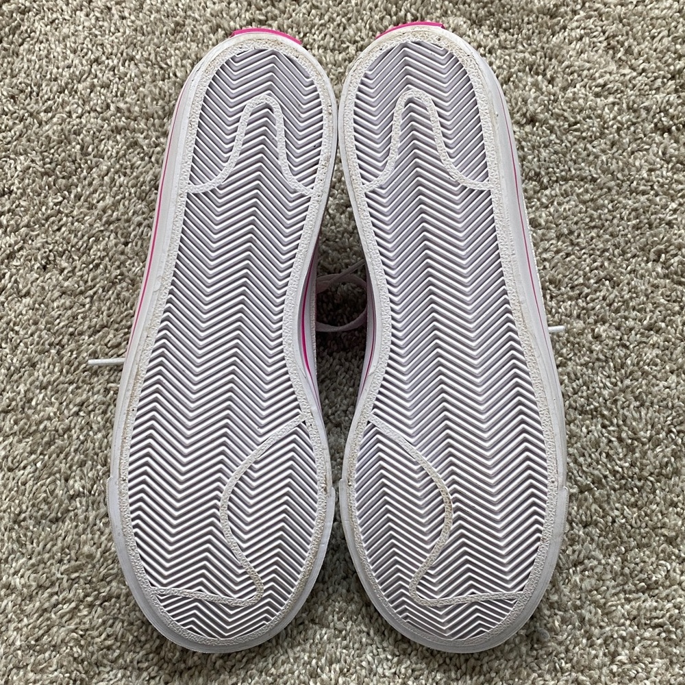 Nike 6Youth White and Pink Casual Sneakers - Picture 6 of 9